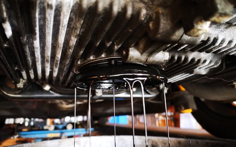 Audi 100 auf dem Weg zum Lackierer